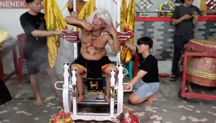 Ritual Pemotongan Ayam Jantan pada Peringatan Ulang Tahun Dayak Shin She BUI SANG: Tradisi dan Makna