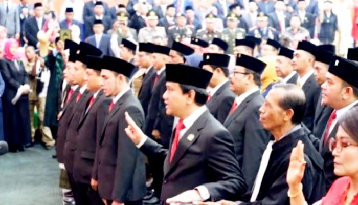 50 anggota DPRD kota Depok, saat diambil sumpah. (ist)