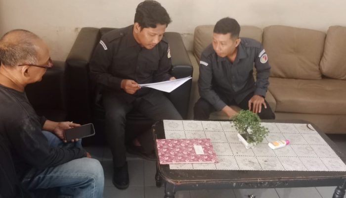 Ibnu Jandi saat diterima oleh BAWASLU Tangerang, terkait Laporanya