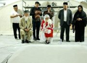 Megawati Gunakan Kerudung Putih, Saat Ziarah ke Makam Imam Bukhori, Sebagai Bentuk Penghormatan Kedua Orang Tua, Soekarno dan Fatmawati