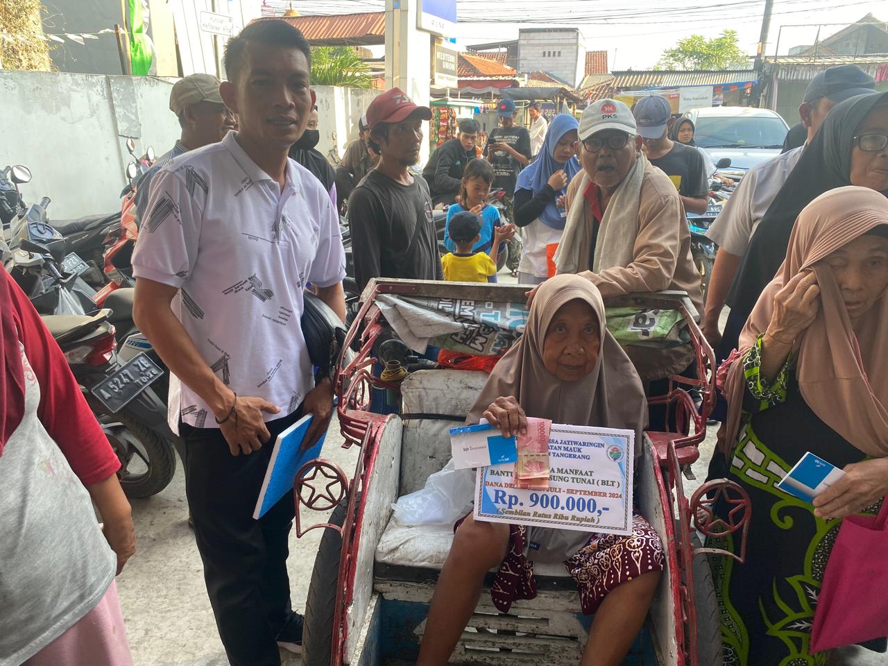 Pemerintah Desa Jatiwaringin Salurkan Bantuan Langsung Tunai Dana Desa (BLT ADD) 2
