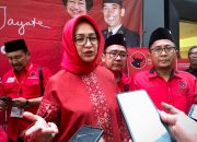 Airin Tampil Anggun dan Menyalah, Kenakan Gaun Merah, di Rakercabsus PDIP Kota Tangerang Paparkan Visi serta Misi