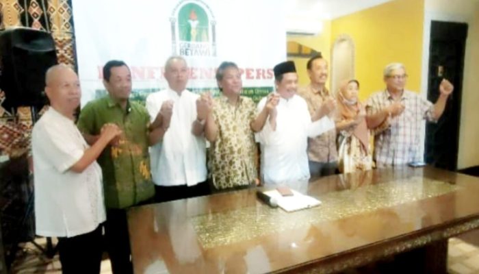 Ket foto : Doa bersama dalam Konferensi Pers. (ist)