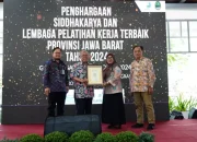 Sukses Dorong Pertumbuhan Ekonomi, Kota Depok Borong Lima Penghargaan Siddhakarya