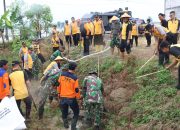 Polres Kudus Bersama Kodim 0722/Kudus dan Instansi Lain Gropyok Hama Tikus di Area Persawahan