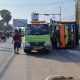 Diduga mengantuk dan hindari sepeda motor, Truk dump muat pasir terguling