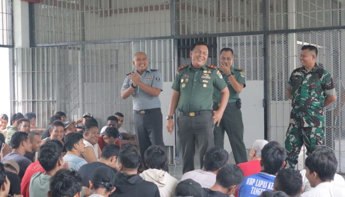 Sinergitas TNI dan Lapas Kelas I Tangerang Jamin Keamanan, Kepala KPLP Bersama Danramil Kontrol Langsung Blok Hunian 2