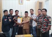 Penyerahan SK Laskar Merah Putih Kepada Ketua Ranting Desa Segerajaya