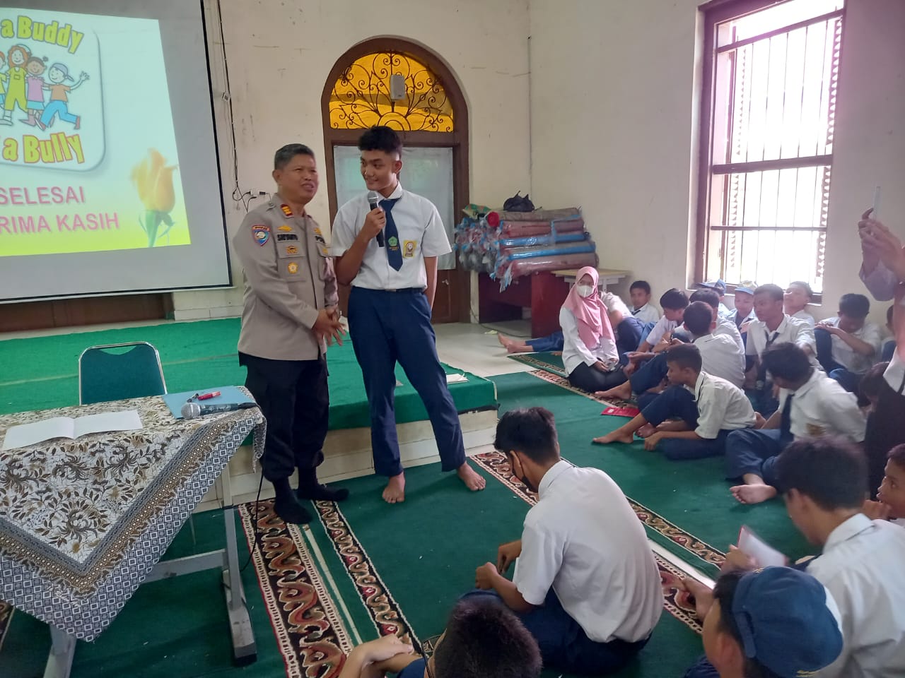 Komitmen Bersama Jauhi Tawuran, Polsek Tamansari Gelar Penyuluhan dan Deklarasi Anti Tawuran di SMPN 22