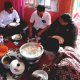 Berbincang sambil Bersantap Siang