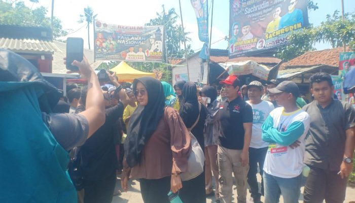 Lokasi SIAGA Silaturahmi Kepada Warga yang dihadiri oleh Calon Gubernur Banten Hj.Airin Rachmi Diany, Kelurahan Selapajang, Kecamatan Neglasari Kota Tangerang (foto : D.Wahyudi)