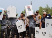 Lewati Medan Sulit Kapolres Demak dan Dandim 0716/Demak Kawal Distribusi Logistik Pilkada