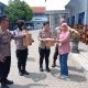 Polres Nganjuk Bagikan Nasi Kotak Untuk Warga yang Telah Gunakan Hak Pilihnya