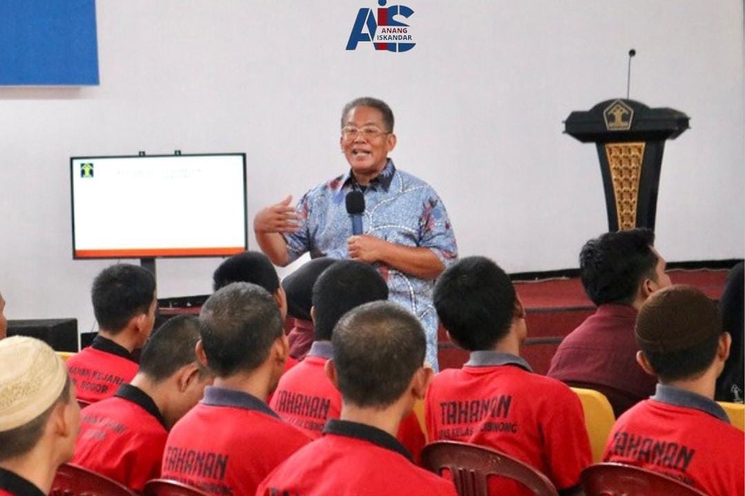 Komjen Pol (Purn) Anang Iskandar,S.IK.,SH.,MH , bersama para peserta Rehabilitasi Pecandu Narkotika