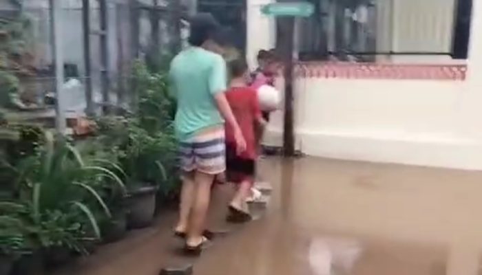 Warga Keluhkan Banjir Akibat Pembangunan Kantor Baru Kelurahan Tapos