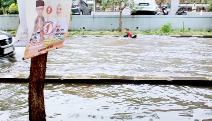 Proyek Jalan Boulevard GDC Kota Kembang Disorot: Banjir dan Anak-anak Berenang di Tengah Genangan