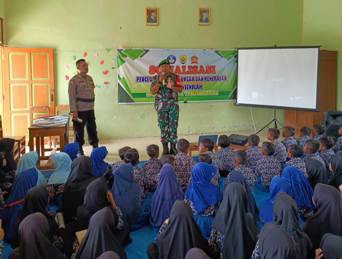 Babinsa dan Bhabinkamtibmas Bersinergi Cegah Bullying di Lingkungan Sekolah