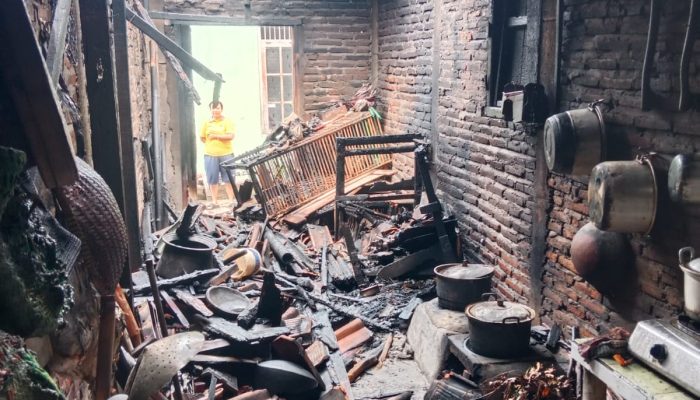 Ditinggal ke Sawah Tungku Masih Menyala, Rumah Warga Ambarawa Terbakar 2