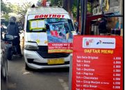 Es Teh Angkot C-01, Melayani Drive Thrue, Dijajakan Diatas Angkot Bekas