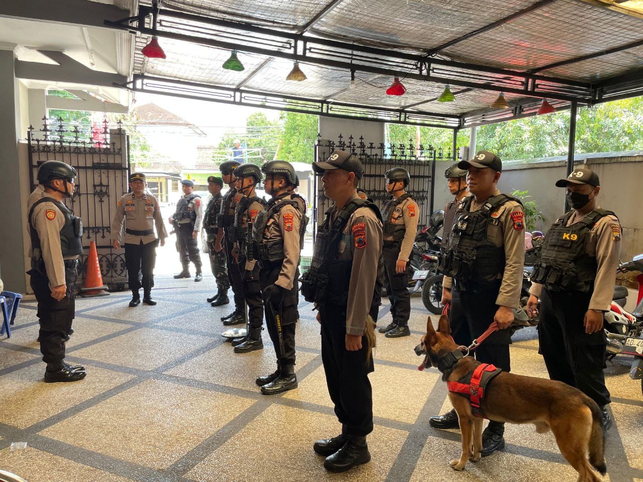 Jelang Perayaan Natal, Polres Sragen Adakan Sterilisasi Gereja, Libatkan K9 dan Personel Pengamanan