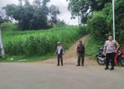 Bhabinkamtibmas Wilayah Hukum Polsek Megamendung Bersama Instansi Terkait Kecamatan Megamendung Antisipasi Prmanisme Di Jalur Alternatif Puncak – Jakarta Antisipasi Gangguan Kamtibmas Dan Cipta Kondisi Wilayah Kondusif Aman