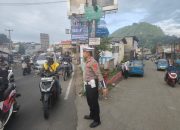 Anggota Sat Lantas Wilayah Hukum Polsek Ciampea Polres Bogor Giat Cooling Sistem Laksanakan Kegiatan Pengaturan lalulintas Wujud Pelayanan Publik Dan Hindari Kemacetan Serta Terjadinya Kecelakaan Lalu Lintas