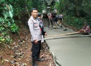 Bhabinkamtibmas Wilayah Hukum Polsek Tanjungsari Giat Cooling Sistem Monitoring Pengecoran Jalan Warga Binaan Beri Himbauan Kamtibmas Ajak Jaga Kondusifitas Wilayah
