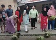 Geram Kebijakan Pemerintah, Sejumlah Ibu Ibu Di Tangerang Buang Tabung Gas 3 kg