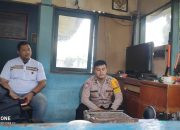 Bhabinkamtibmas Wilayah Hukum Polsek Cwi Polres Bogor Giat Cooling Sistem Sambang Security Desa Telukpinang Beri Pesan Kamtibmas Dan Ajak Jaga Kondusifitas Cegah Gangguan Kriminalitas