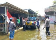 Polsek Karangtengah Salurkan Bantuan Untuk Korban Banjir
