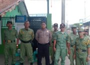 Bhabinkamtibmas Wilayah Hukum Polsek Leuwiliang Sinergita Anggota Linmas Ajak Jaga Kondusifitas Cegah Gangguan Kamtibmas Dibulan Suci Ramadhan 1446 H