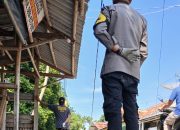 Bhabinkamtibmas Wilayah Hukum Polsek Cibungbulang Polres Bogor Giat Cooling Sistem Bersama Forkopimcam Bantu Warga Bersih – Bersih Lingkungan Di Desa Cimanggu