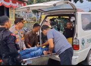 Dengan Sigap Kapolsek Ciawi Beserta Satkeholder Terkait Lakukan Pertolongan Pertama Ke Pemudik Yang Pingsan Saat Antrian Traffugh Light Ciawi