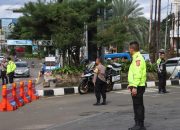 Kapolres Bogor Turun Langsung Bersama Anggota Urai Kemacetan Arus Lalu Lintas URAI Di Gadog Puncak Kab. Bogor