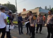 Polsek Cileungsi Berbagi Sarapan Bubur untuk Buruh yang Akan Berangkat ke May Day di Monas