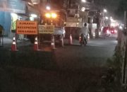 Pengerjaan Perbaikan Jalan di Jalan Kamal Di Pertanyaankan. Nama Camat Cengkareng Ada Kaitannya Di Lokasi