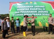 Polres Karanganyar Laksanakan Tanam Raya Jagung Serentak Kuartal III di Lahan Perhutanan Sosial untuk Dukung Swasembada Pangan 2025