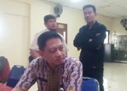 Yahya,S.Sos Lurah Kreo Utara, Kecamatan Larangan Kota Tangerang Usia Pertemuan Dengan Pemilik Penginapan Ilegal Kamis 14/8/2025 (foto: D.Wahyudi)
