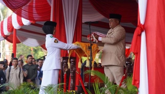 Bupati Bogor Serahkan Tanda Kehormatan Presiden: ASN Berprestasi Jadi Teladan Pengabdian