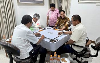 Menteri Kehutanan Raja Juli Antoni, Menteri Pelindungan Pekerja Migran Abdul Kadir Karding, Wakil Ketua Umum Dewan Pengurus Nasional Persatuan Olahraga Domino Indonesia atau Pordi, Andi Rukman Nurdin Karumpa serta pengusaha Azis Wellang. (Foto: Tempo).