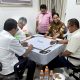 Menteri Kehutanan Raja Juli Antoni, Menteri Pelindungan Pekerja Migran Abdul Kadir Karding, Wakil Ketua Umum Dewan Pengurus Nasional Persatuan Olahraga Domino Indonesia atau Pordi, Andi Rukman Nurdin Karumpa serta pengusaha Azis Wellang. (Foto: Tempo).
