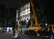 Satpol PP Kota Bandung: Reklame Tanpa Izin di Median Jalan Wajib Tumbang Tahun Ini