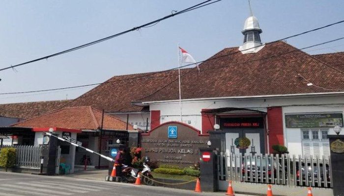 Petugas Lapas Diduga Tutup Mata, Napi Gunakan HP Atur Transaksi Narkoba dari Dalam Penjara