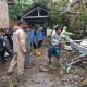 Hujan deras disertai angin kencang, Pohon tumbang timbun rumah warga di Sawit Boyolali