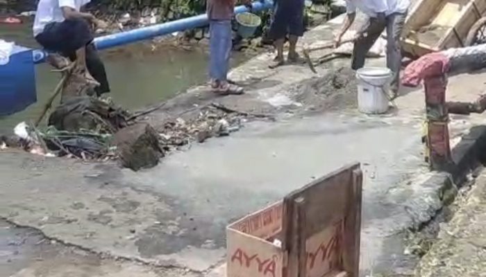 Jembatan Ambruk di Cipayung Jaya Tak Kunjung Diperbaiki, Warga Kecewa: Pemerintah Terlalu Lamban