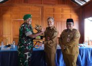 Bentuk Rasa Bangga, Dandim Serahkan Penghargaan Kepada Bupati Wonogiri