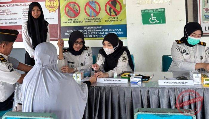 Lapas Makassar Berkomitmen memberikan pelayanan kepada masyarakat melalui kegiatan pemeriksaan kesehatan gratis bagi pengunjung dan warga di sekitar Lapas Makassar