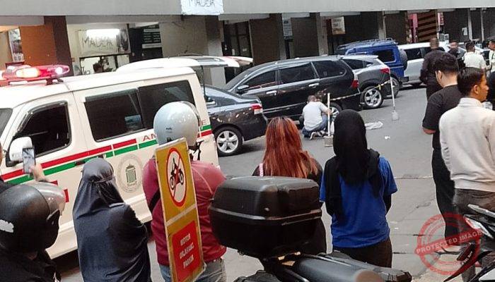Telah terjadi bunuh diri lagi lompat di apartemen lantai 15 di area taman gateway ahmad yani cicadas