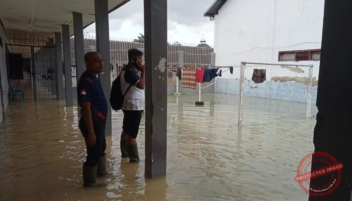 Banjir Setinggi Lutut Rendam Lapas Purwodadi, Kalapas Bergerak Cepat Koordinasi dengan TNI-Polri hingga BPBD