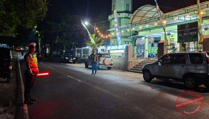 Satlantas Polres Wonogiri Amankan Salat Tarawih, Pastikan Lalu Lintas Tertib dan Jamaah Nyaman